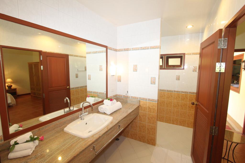 Villa Pimlada Nai Harn Bagian luar foto